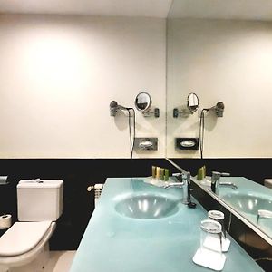 Standard Twin Room Disability Access